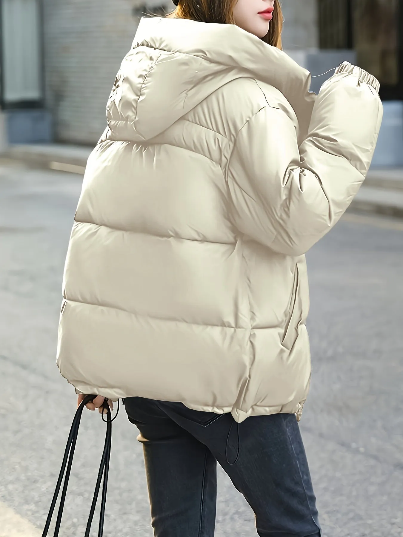 Elegant Short Warm Pufferjacket with Hood for Women | Perfect for Casual Days