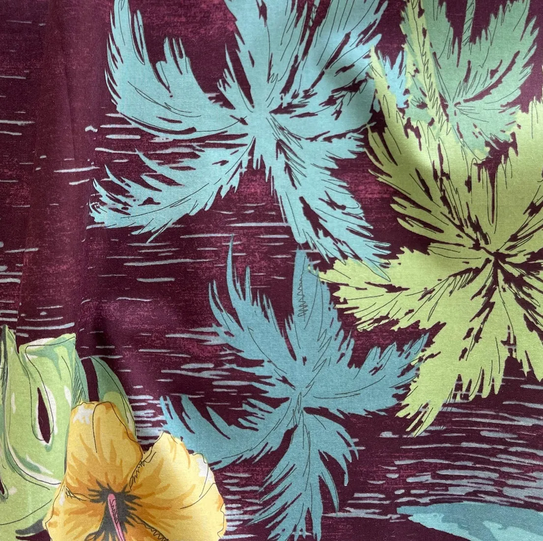 Light-Weight Vintaqe-Style Hawaiian Floral Aubergine Cotton Lawn (Made in Japan)