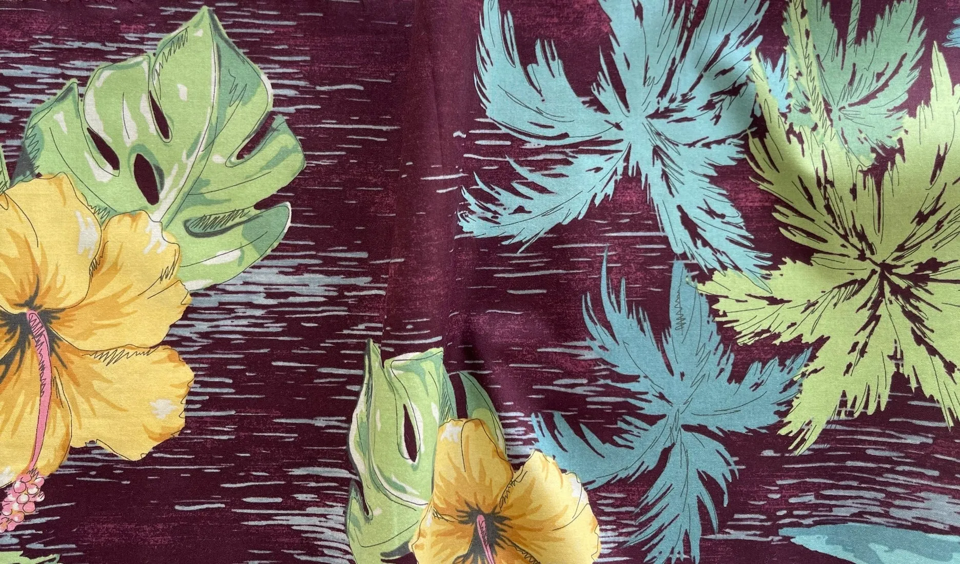 Light-Weight Vintaqe-Style Hawaiian Floral Aubergine Cotton Lawn (Made in Japan)